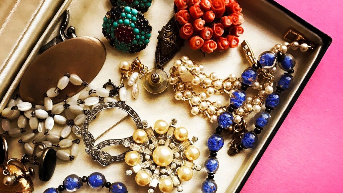 Look At The Perfect Choices of the vintage costume jewelry Items