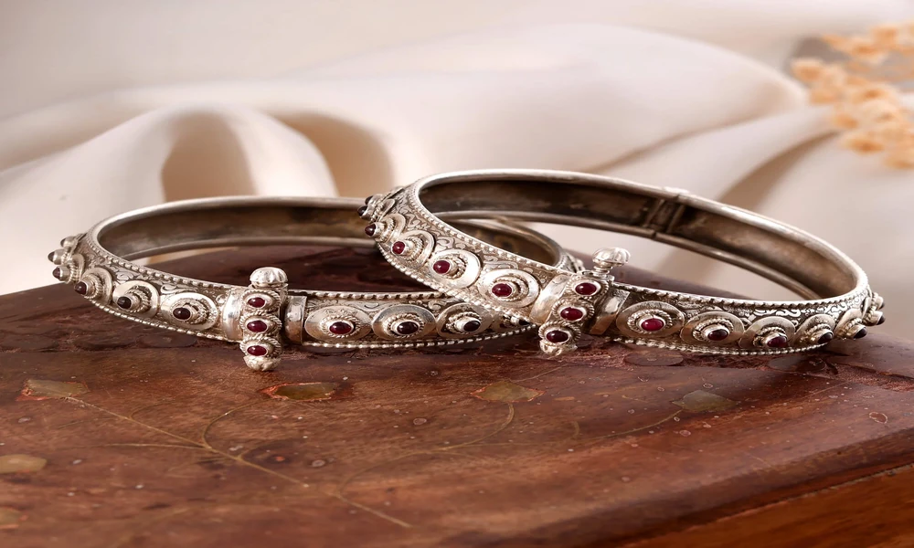Buying Silver Bangles for Women: What to Know Before You Shop